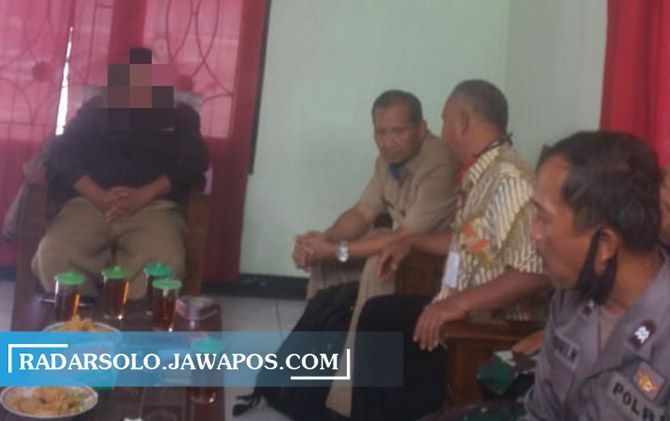 Forkompimcam ketika meminta keterangan dari L