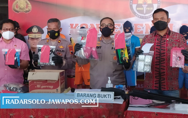 GELAR PERKARA: Polres Wonogiri memimpin jumpa pers, Jumat (10/9). (IWAN ADI LUHUNG/RADAR SOLO)