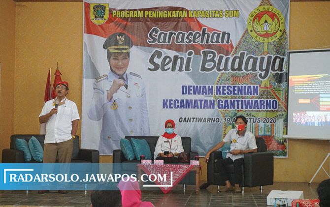 Sarasehan di Desa Mlese, Gantiwarno, kemarin (19/8).