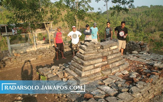 Kondisi makam kuno di Sambeng, Watuagung, Baturetno sebelum dipugar