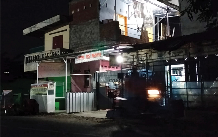 Suasana kos yang dipakai prostitusi gay. (ISTIMEWA)