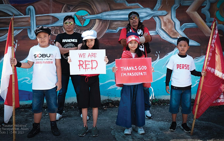 Bersama vokalis Sunset, Maryadi