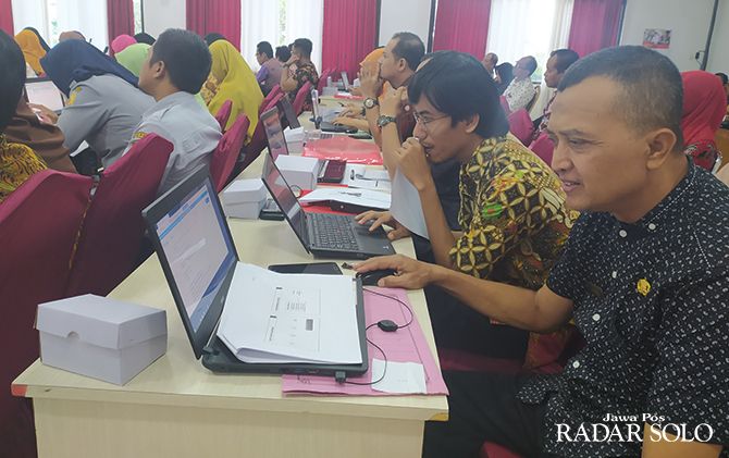 Pelaporan LHKASN lewat aplikasi di Ruang Girimanik, Kompleks Sekda Wonogiri kemarin (6/3).