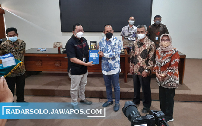 BAKAL SUPPORT: Bupati Juliyatmono mendukung penuh uji coba sensus pertanian di Karangnyar. (RUDI HARTONO/RADAR SOLO)