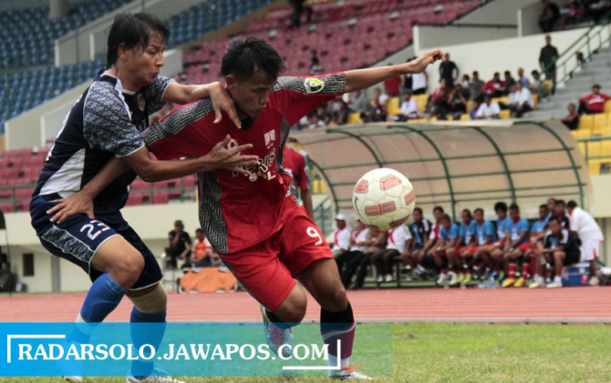 Pertandingan Persis Solo melawan PSIM Jogja di Stadion Manahan, 2011 silam. (DOK. RADAR SOLO)