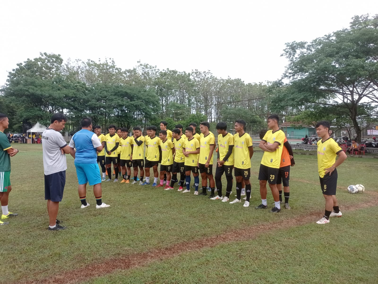 Skuad Persika Karanganyar berlatih untuk terjun di Liga 3 2021. (INSTAGRAM PERSIKA KARANGANYAR)