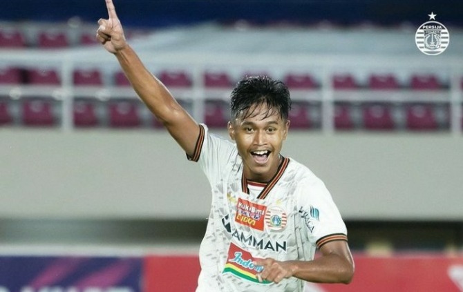 Striker Persija Jakarta Alfriyanto Nico merayakn golnya di lag lanjutan Liga 1 2021. (INSTAGRAM OFFICIAL PERSIJA JAKARTA)