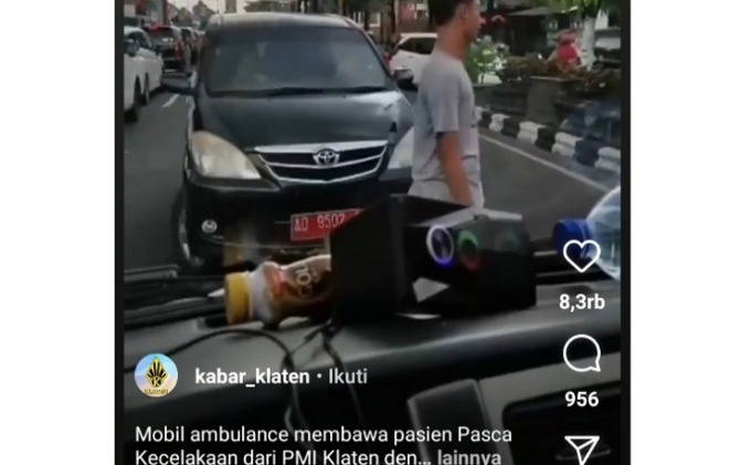 Potongan video mobil berpelat merah menghalangi laju mobil ambulans yang viral media sosial. (ANGGA P/RADAR SOLO)