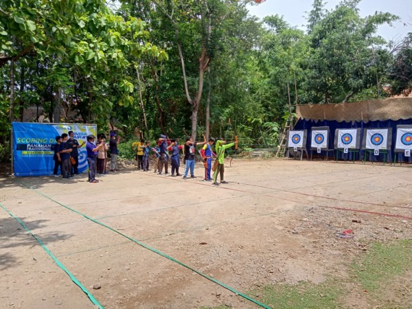 SEMANGAT: Salah satu perlombaan memanah dalam rangka milad Darul Ihsan Muhammadiyah Sragen (Dimsa).
