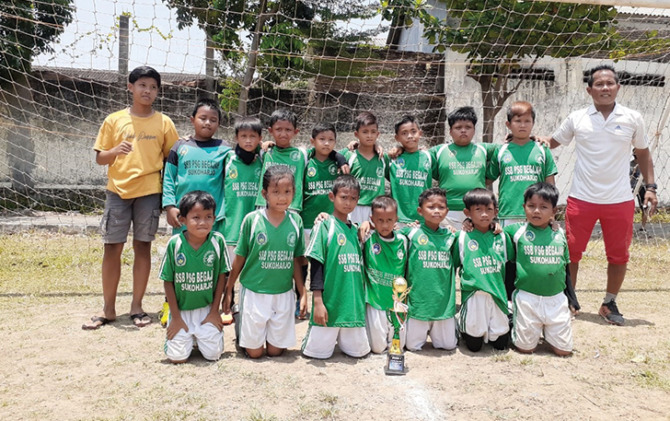 POTENSIAL: Skuad SSB PSG Begajah Sukoharjo U-8 saat mengikuti kejuaraan di Stadion Mini Bekonang, Rabu (20/10). (ISTIMEWA)
