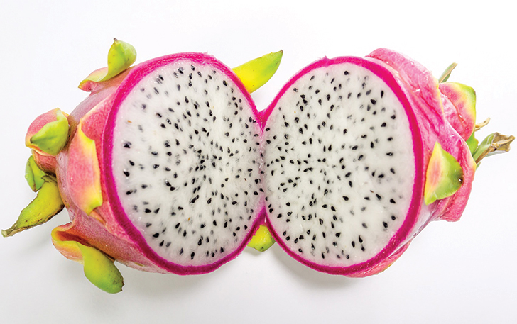 Buah naga punya banyak manfaat untuk kecantikan.
