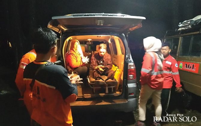 Salah seorang pendaki Gunung Lawu dievakuasi karena sakit, Kamis (2/1)