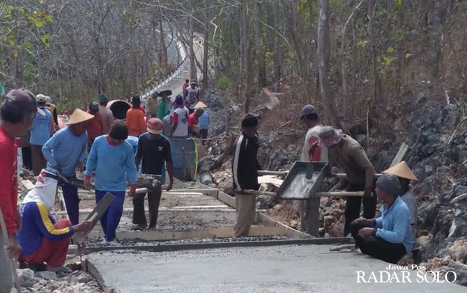 INFRASTRUKTUR: Pembangunan jalan dapat menggunakan anggaran dana desa.