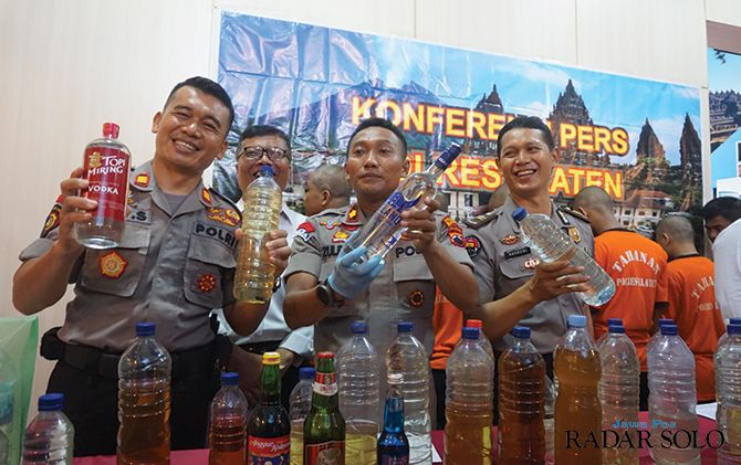 Barang bukti miras hasil operasi pekat