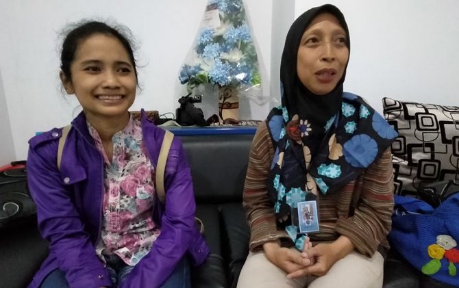 Vietri Indra Nilasari dana Siela Rachma Putri di kantor Jawa Pos Radar Solo, kemarin (29/1)