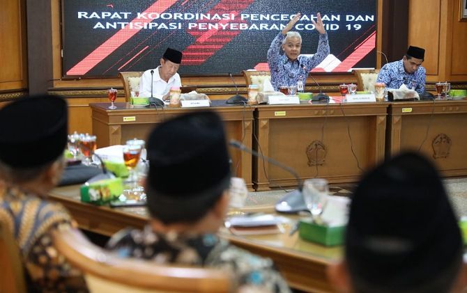 Rapat yang digelar Pemprov Jateng dengan MUI Jateng dan organisasi keagamaan membahas pelaksanaan ibadah, Selasa (17/3).