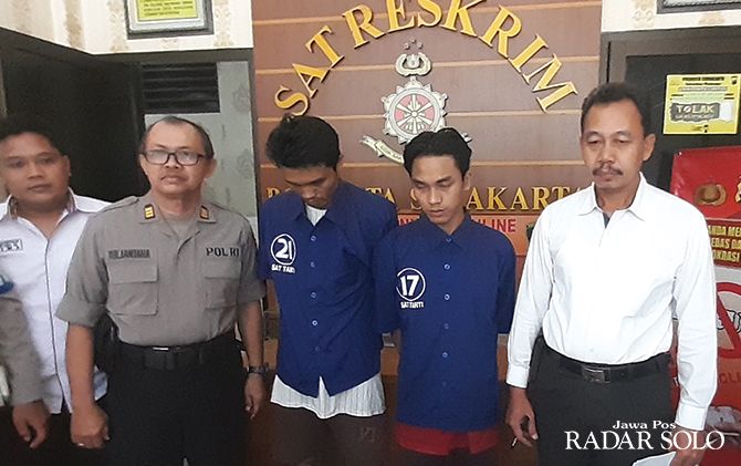 Nopis dan Teguh diinterogasi di Mapolresta Surakarta, Senin (2/3).