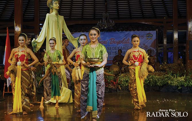 EPIC: Tari sedekah gunung manggung di TMII.