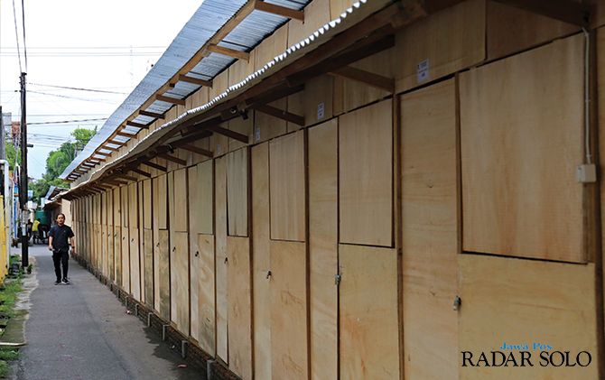 SIAP DITEMPATI: Pasar darurat untuk pedagang Pasar Purwosari.