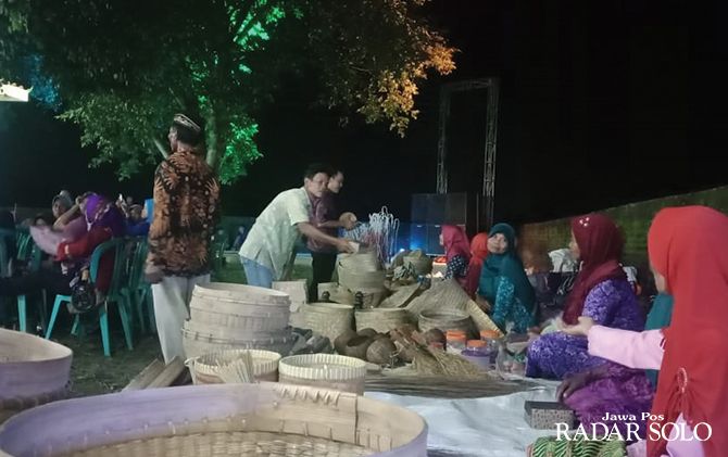 UNIK: Pasar Tambak di Desa Sribit, Kencamatan Sidoharjo hanya menjual peralatan dapur.