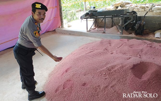 TERUS DIDALAMI: Pengungkapan pabrik pupuk palsu pekan lalu.