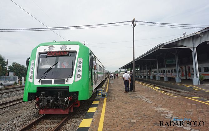 Stasiun Klaten tengah disinggahi Kereta Api BIAS, kemarin. Rencananya Klaten juga akan dilintasi KRL rute Solo-Jogja.