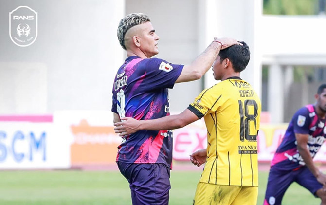 Bintang Rans Cilegon FC Cristian Gonzales saat dimainkan melawan Perserang Serang. (INSTAGRAM RANS CILEGON FC)