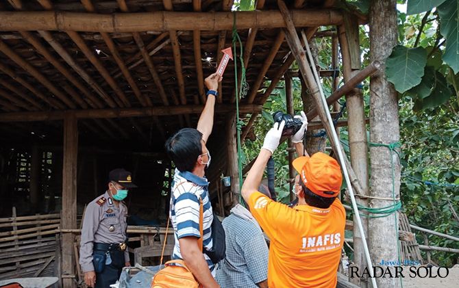 Olah TKP kasus bunuh diri di Sragen