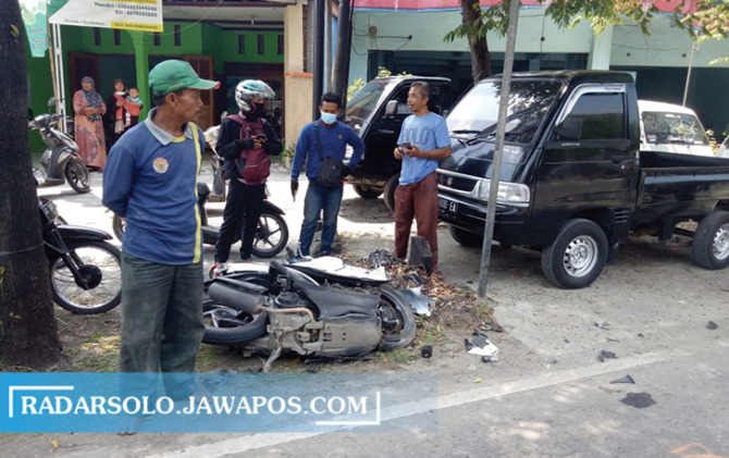 JADI PELAJARAN: Kondisi sepeda motor yang terlibat kecelakaan di Desa Pilangsari, Ngrampal. (AHMAD KHAIRUDIN/RADAR SOLO)