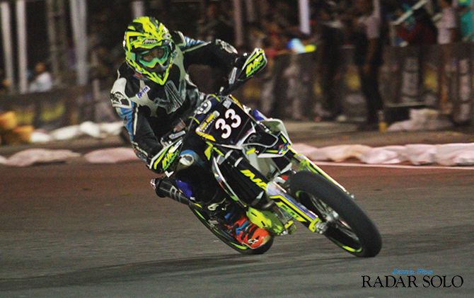 Rider Kota Solo Ivan Harry Nugroho saat terjun di ajang Trial  Game Asphalt 2019 di Sirkuit Boyolali