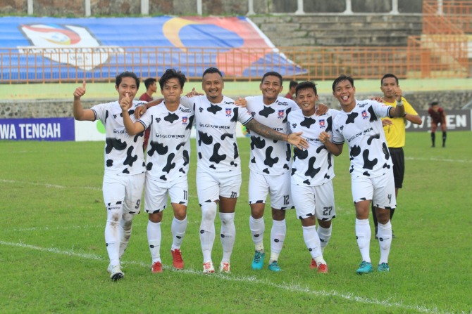 ILUSTRASI: Pemain Persebi Boyolali melakukan selebrasi usai bisa membobol gawang lawannya di laga lanjutan Liga 3 2021 zona Jateng. (OFFICIAL PERSEBI BOYOLALI)
