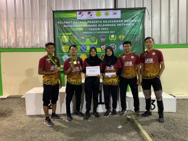 Tim petanque UNS yang ikut serta di Kejuaraan Nasional (Kejurnas) Petanque 2021 di Jakarta. (ISTIMEWA)