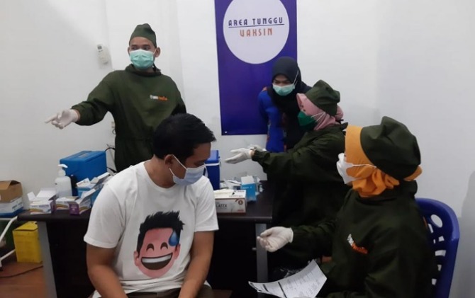 BRI menyelenggarakan program bantuan vaksinasi Covid-19 di empat kantor wilayah BRI.
