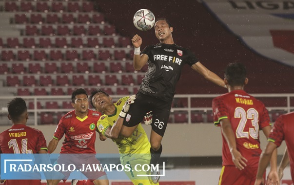 Pertandingan  Persis Solo kontra Hizbul Wathan FC di Stadion Manahan (23/11/2021)