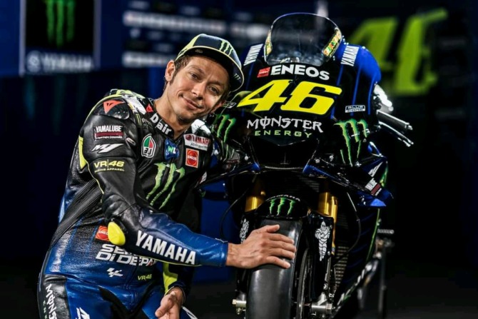 Valentino Rossi bersama motor tunggangannya. (Fans Club Valentino Rossi Tavullia)