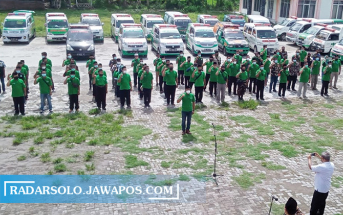 SIAP PAKAI: Gelaran apel siaga saganu di kompleks Ponpes Al Muttaqien Pancasila Sakti (Alpansa) di Desa Troso, Kecamatan Karanganom. (ANGGA PURENDA/RADAR SOLO)