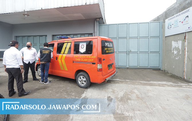 SAKSI BISU: Gudang distributor rokok di Jalan Brigjen Sudiarto, Joyontakan, Serengan. (M. IHSAN/RADAR SOLO)