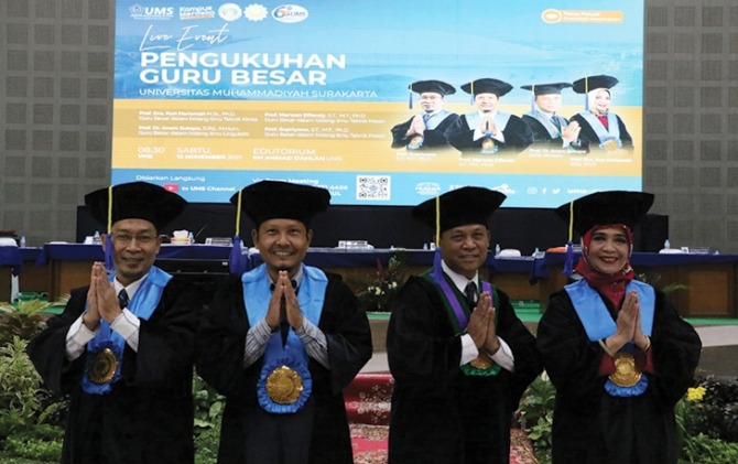 LEGA: UMS mengukuhkan empat guru besar, kemarin. (SEPTIAN REFVINDA/RADAR SOLO)