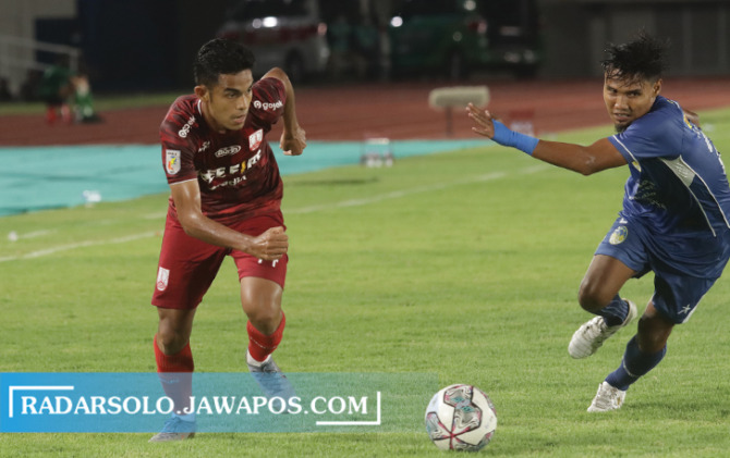 BAKAL MENYENANGKAN: Derby Mataram jilid kedua antara Persis Solo kontra PSIM Jogja di Stadion Manahan, malam nanti. (M. IHSAN/RADAR SOLO)
