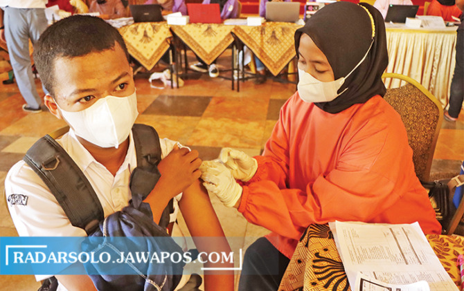 DISIAPKAN: Usai pelajar, anak usia 6-11 tahun di Kota Solo akan segera disuntik vaksin. (M. IHSAN/RADAR SOLO)