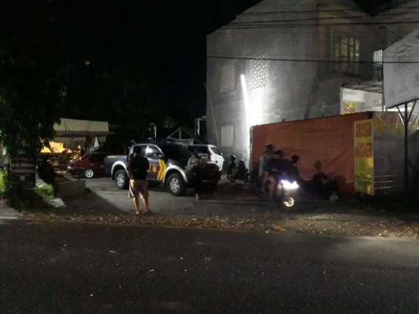 SEPI: Suasana lokasi kejadian usai tawuran antar suporter PSIM Jogja vs PSS Sleman di jalan Ki Pandanaran, Desa Danguran, Klaten Selatan. (ANGGA PURENDA/RADAR SOLO)