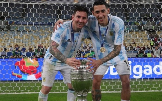 Dua penggawa Argentina Lionel Messi dan Angel Di Maria saat memenangkan Copa Amerika.