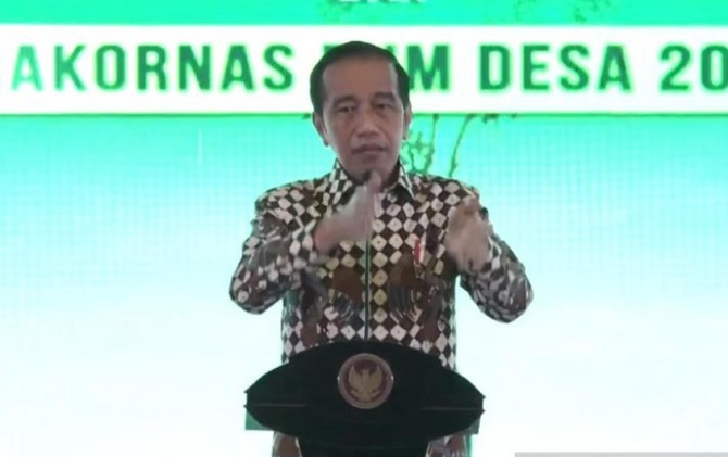 Presiden Jokowi saat peluncuran Sertifikat Badan Hukum Badan Usaha Milik Desa (BUM Desa) dan pembukaan Rapat Koordinasi Nasional BUM Desa tahun 2021. (ANTARA)
