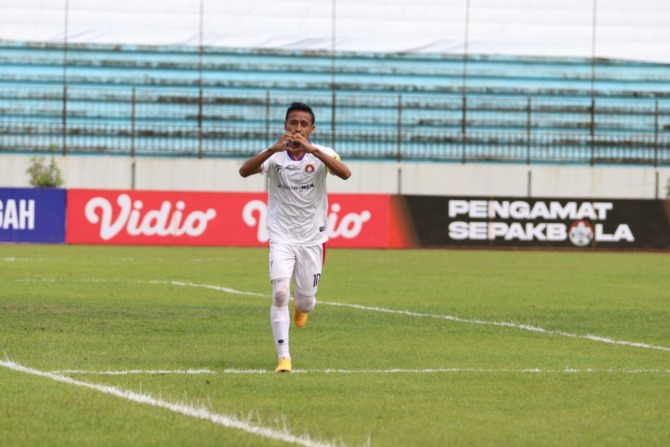 Striker Persipa Pati Tri Handoko merayakan gol di ajang Liga 3 Jateng. (DOK. PSSI JATENG)