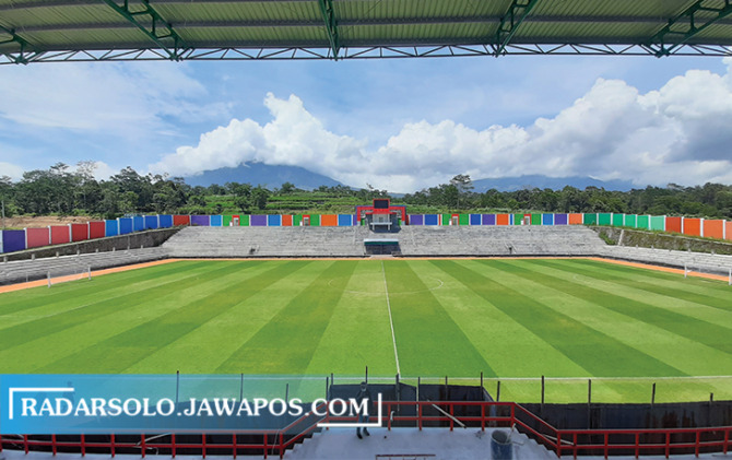 MEGAH: Suasana di dalam Stadion Kebo Giro yang ada di Desa Paras, Cepogo, Boyolali. (RAGIL LISTYO/RADAR SOLO)