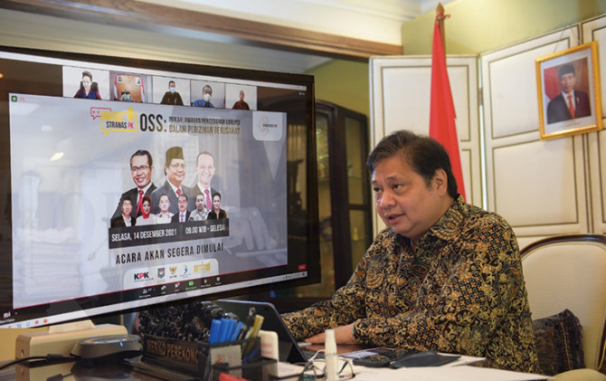 Menteri Koordinator Bidang Perekonomian Airlangga Hartarto ketika memberikan keynote speech Bincang Stranas PK: OSS bertajuk Inikah Jawaban Pencegahan Korupsi dalam Perizinan Berusaha yang dilakukan secara virtual, Selasa (14/12).