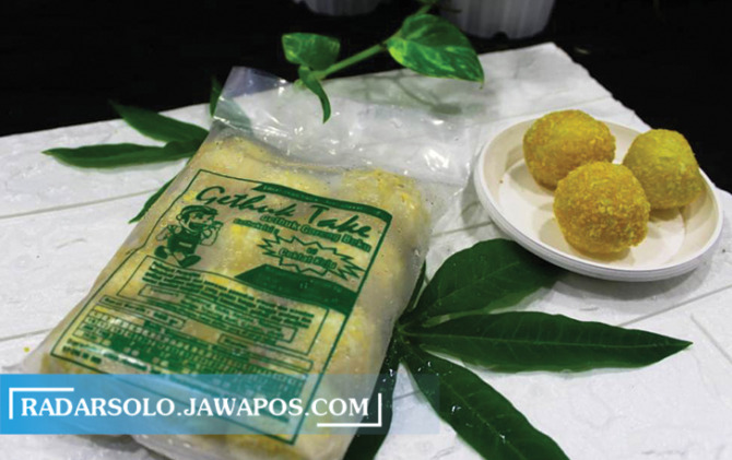 YUMMY: Makanan getuk yang sudah cukup akrab di lidah orang Indonesia, khususnya masyarakat di pulau Jawa. (RUDI HARTONO/RADAR SOLO)