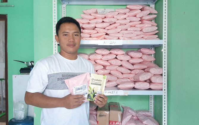 Hartanto sukses dengan usaha online produk teh pelangsing herbal dengan brand Greenteatox.