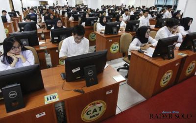 Ilustrasi peserta mengikuti ujian SKD di kantor BKN Jakarta (JPG)