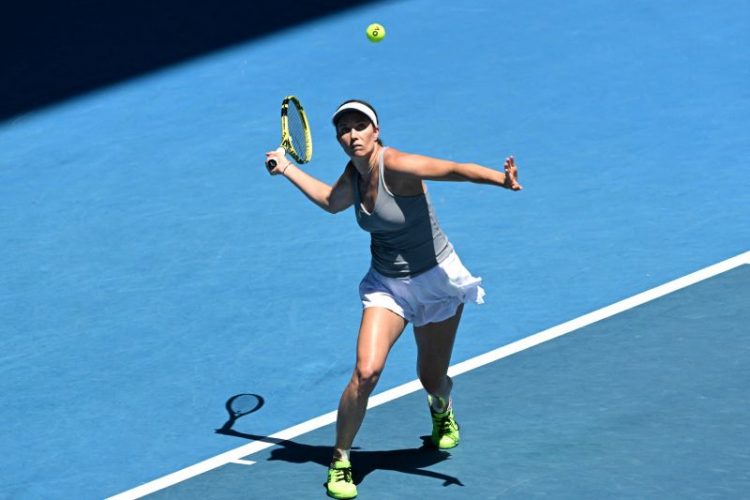 Petenis As Danielle Collins beraksi selama pertandingan perempat final Australian Open melawan Alize Cornet dari Prancis di Melbourne Park, Melbourne, Australia, Rabu (26/1). (ANTARA/REUTERS/Morgan Sette)